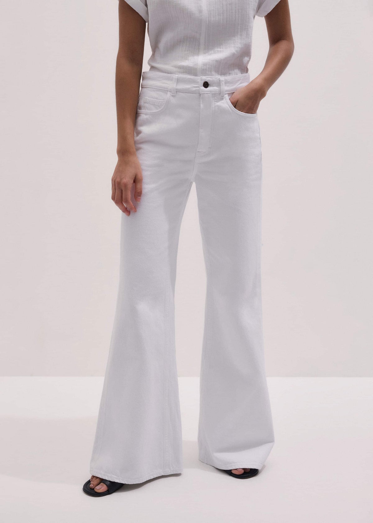 White Leg Elongator Jean | ME+EM