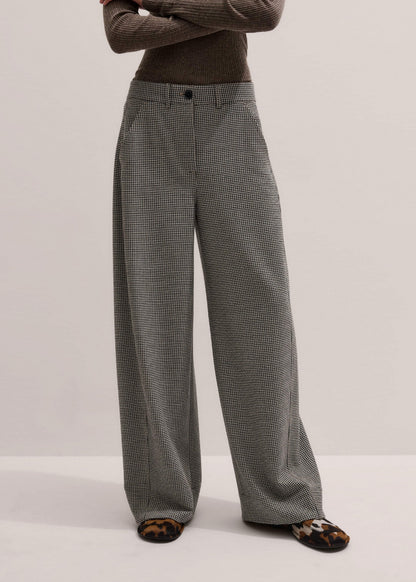 Ivory Houndstooth Extreme Tapered Pant | ME+EM