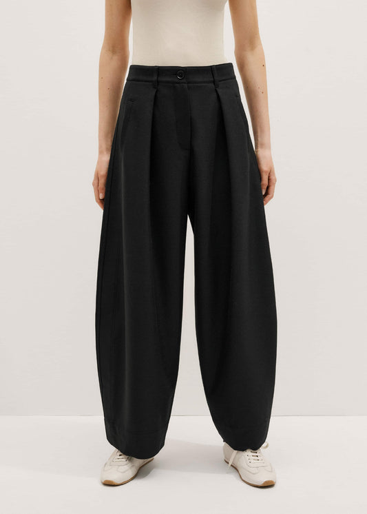 Black Barrel Leg Pant | ME+EM