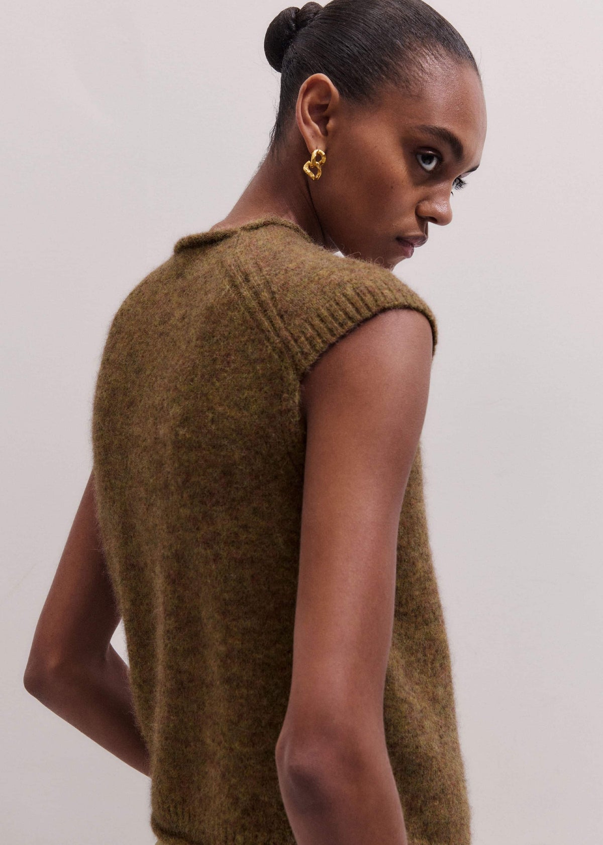 Brown Roll Trim Straight Layering Sweater Vest | ME+EM