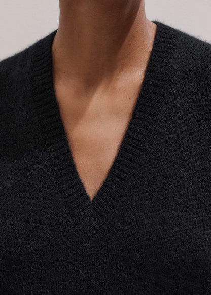 Black V-Neck Straight Knit Vest | ME+EM