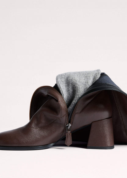 Brown Knee-High Stretch Boot | ME+EM